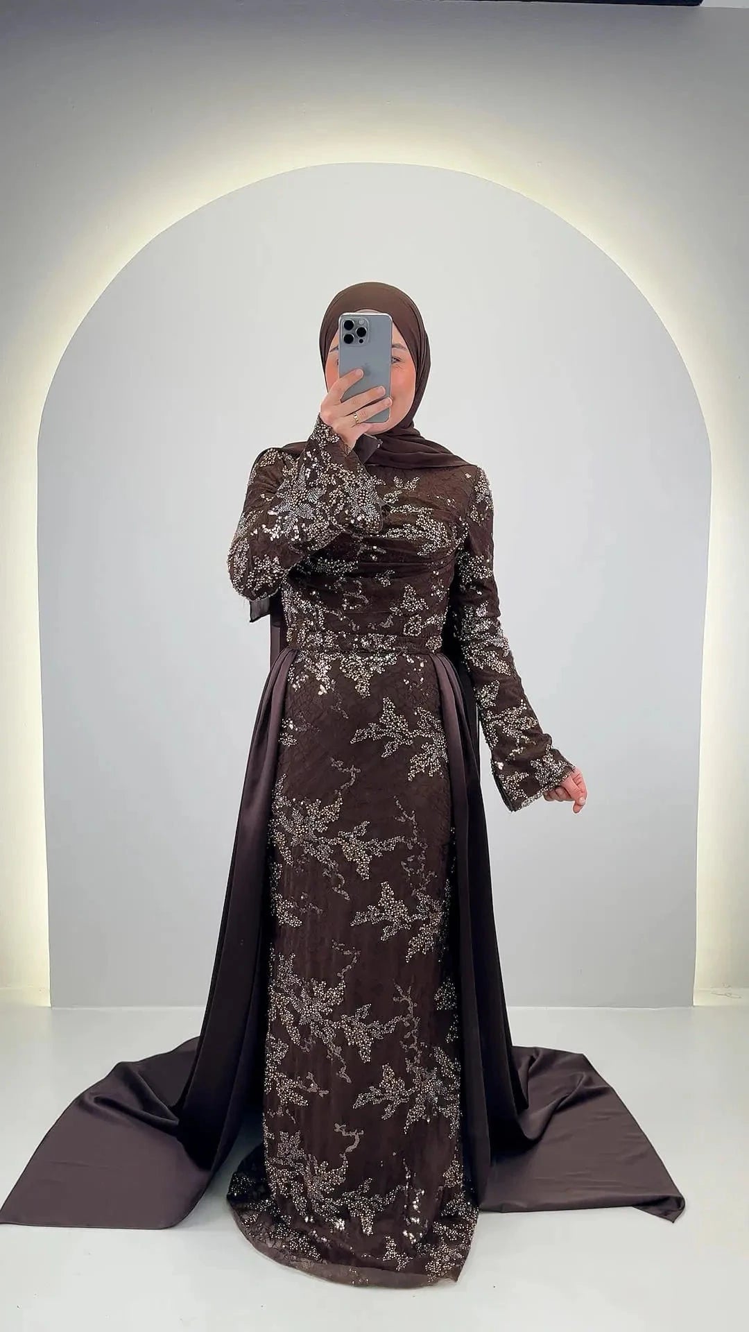 Robe de soirée Azmia marron avec Hijab