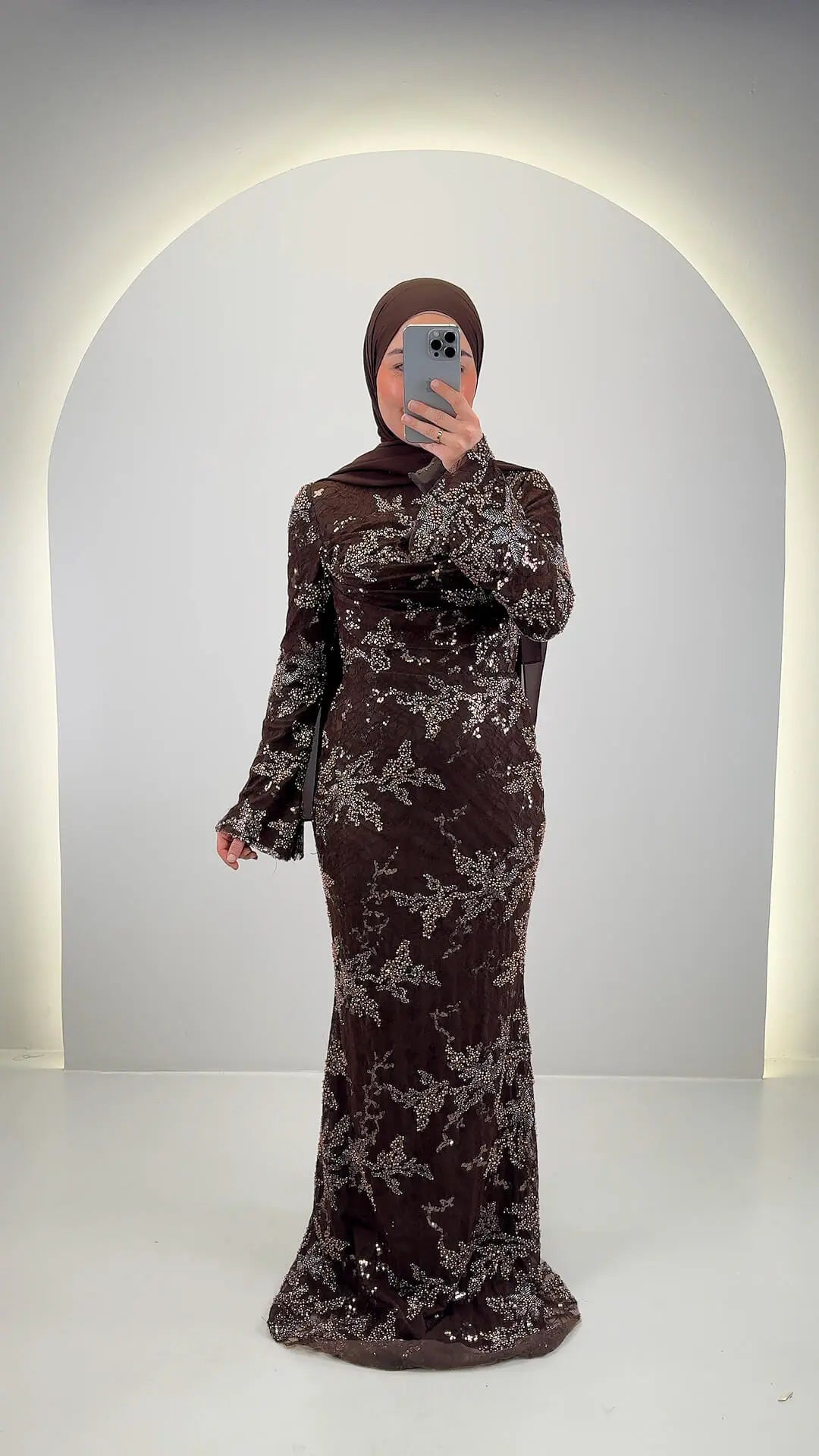 Robe de soirée Azmia marron avec Hijab