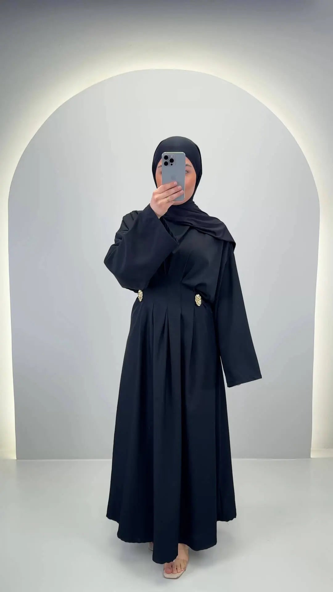 <tc>L</tc>une robe <tc>S</tc>noir