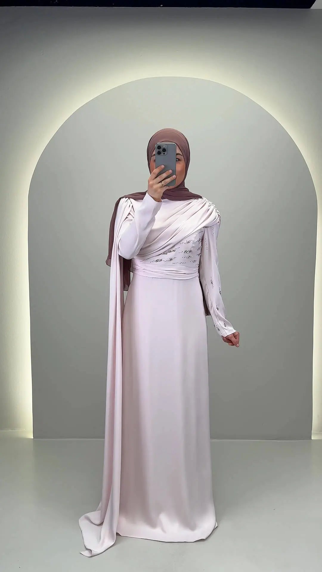 Monan Abendkleid