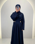 <tc>L</tc>robe bleu foncé