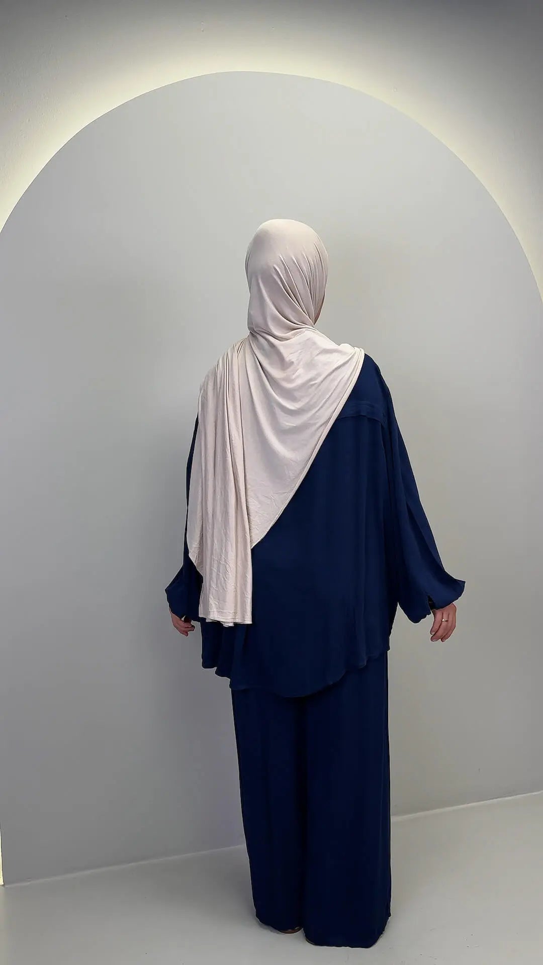 Leyan Outfit