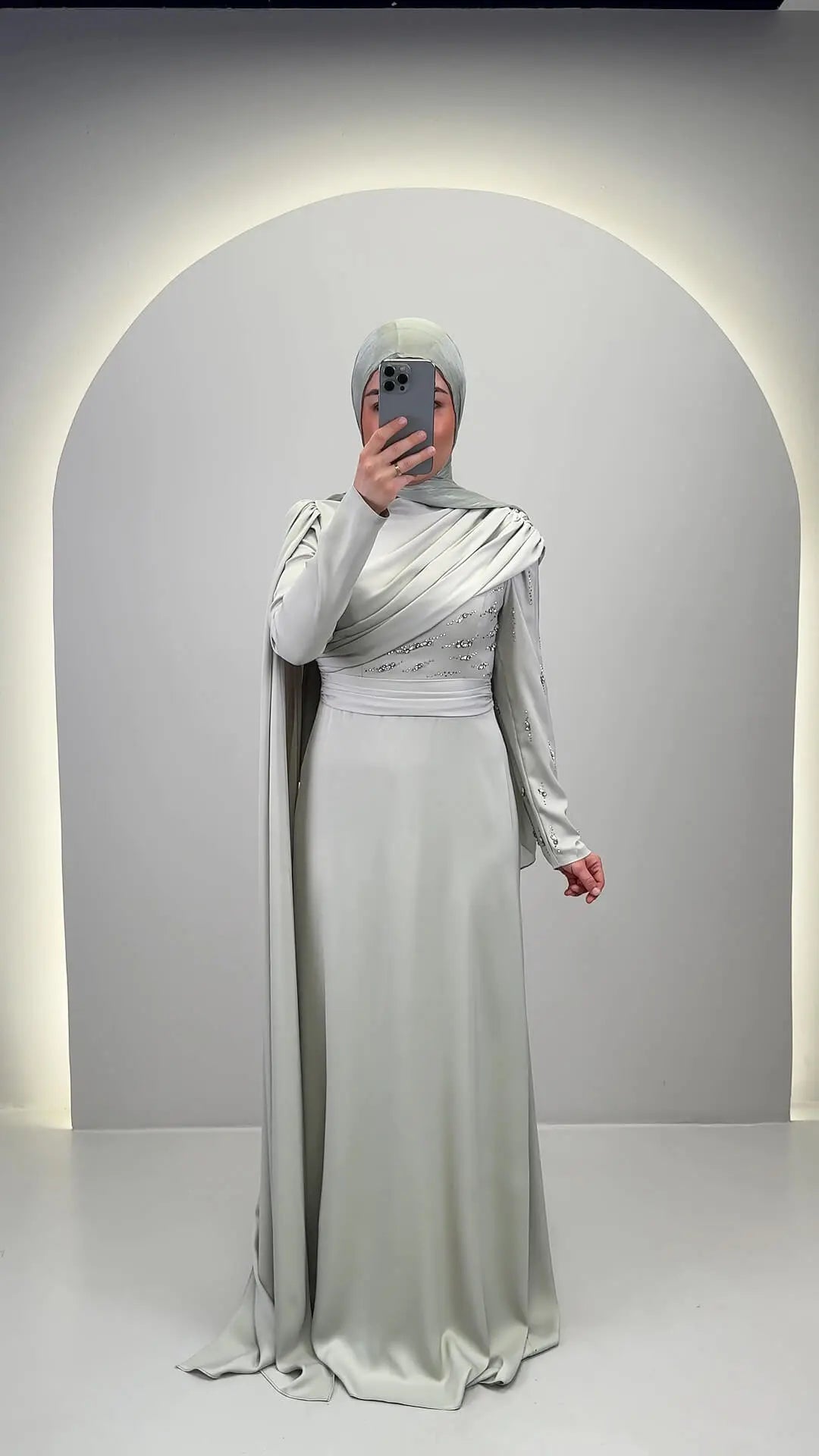 Monan Abendkleid